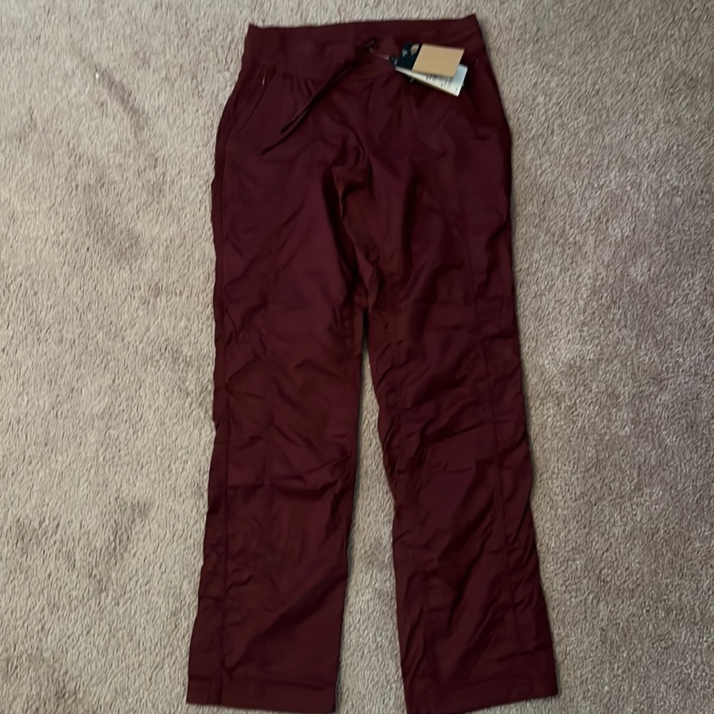 NWT The North Face Aphrodite 2.0 Pant Color Burgundy Size Medium